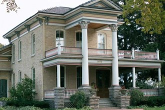 Italianate style house at 1662 Doty