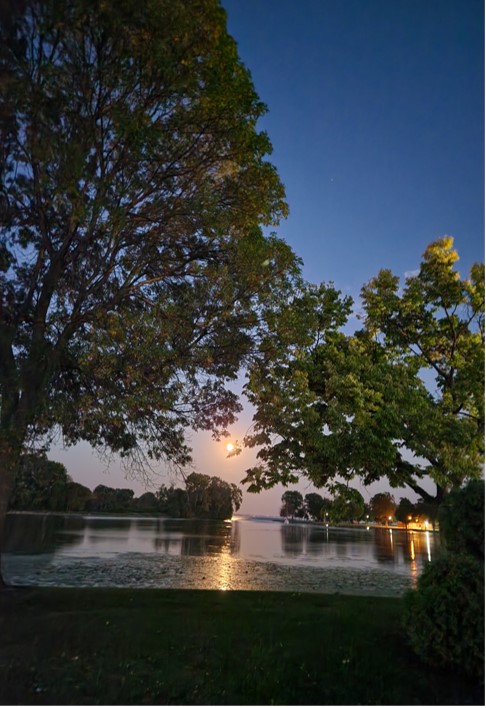 Full Moon Millers' Bay, Menominee Park by Sue Hyde